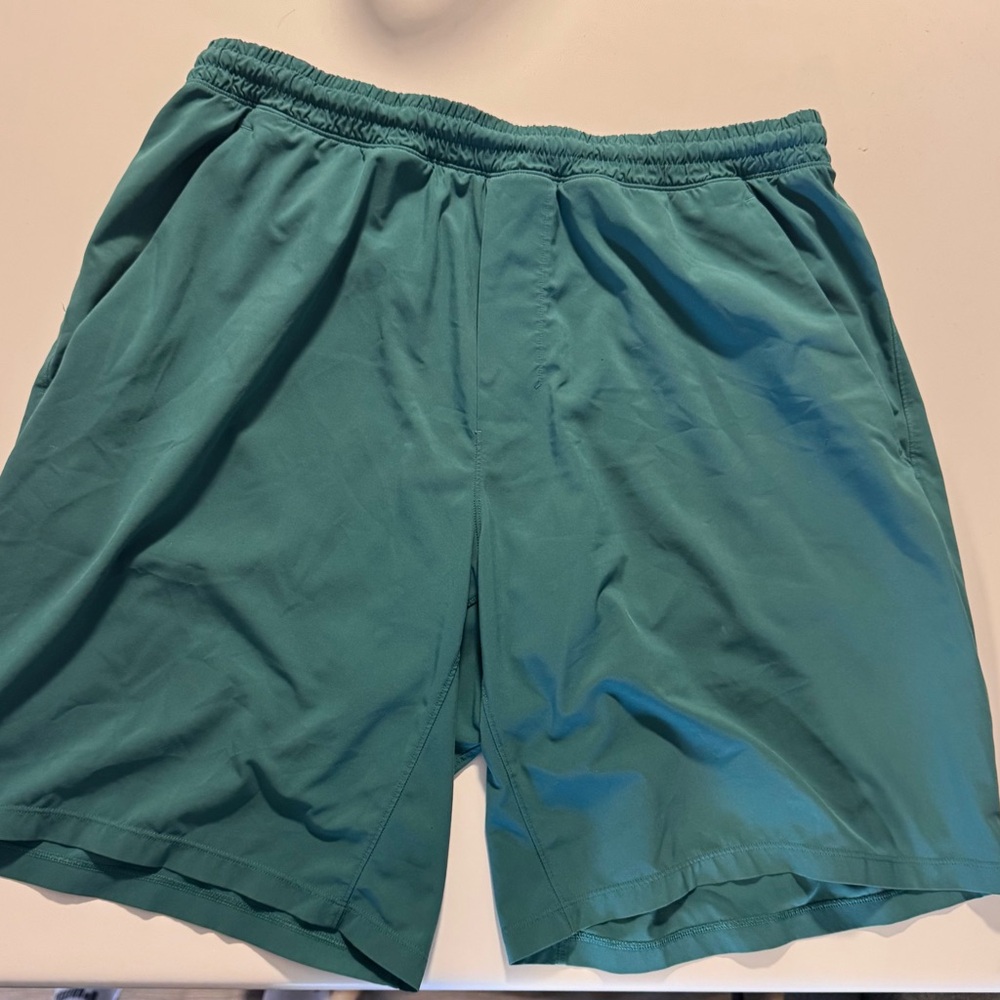 Lululemon Athletica Green Athletic Shorts Lightweight Moisture-Wicking